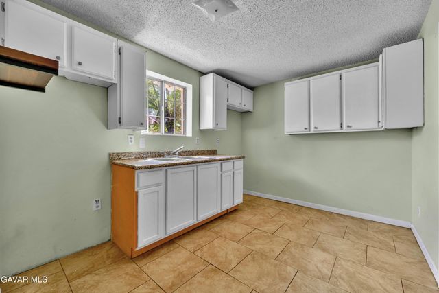 36806 Meadowview Ct, Palmdale, CA 93552