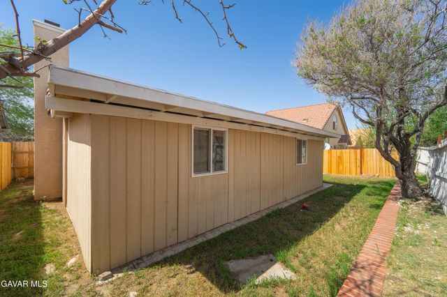 36806 Meadowview Ct, Palmdale, CA 93552