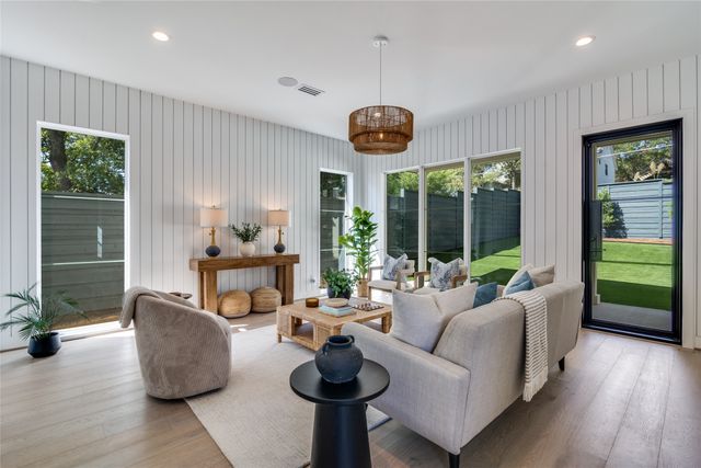 9233 E Lake Highlands Drive, Dallas, TX 75218