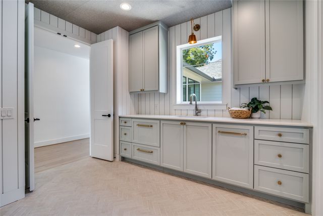 9233 E Lake Highlands Drive, Dallas, TX 75218