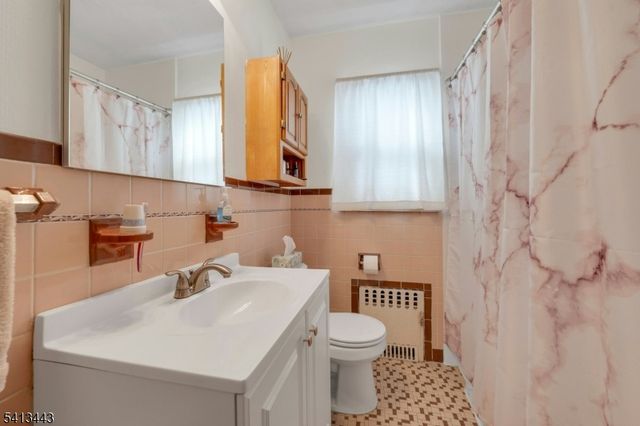 712 Meyer Ave, Lyndhurst Twp., NJ 07071