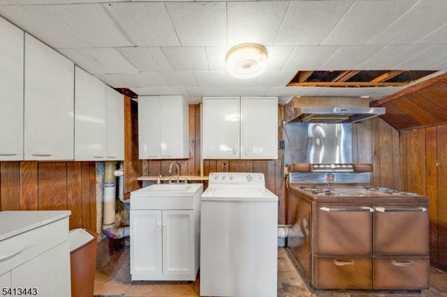 712 Meyer Ave, Lyndhurst Twp., NJ 07071