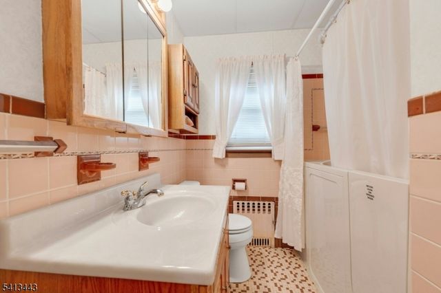 712 Meyer Ave, Lyndhurst Twp., NJ 07071