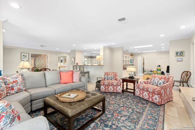 701 Wiltshire, Terrell Hills, TX 78209
