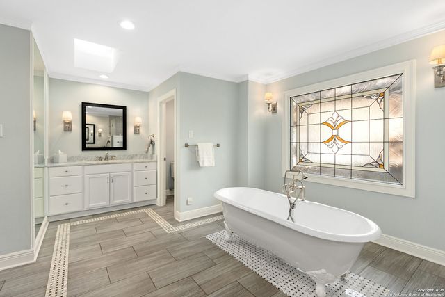 701 Wiltshire, Terrell Hills, TX 78209