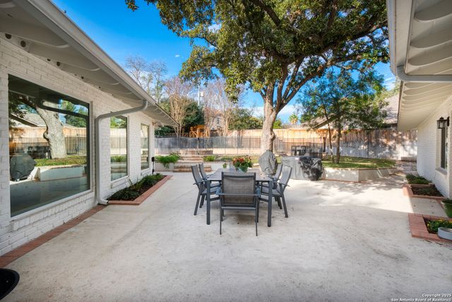 701 Wiltshire, Terrell Hills, TX 78209