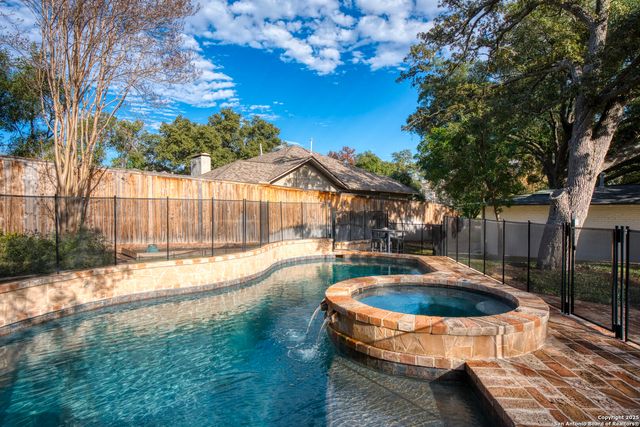 701 Wiltshire, Terrell Hills, TX 78209