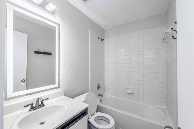 10137 Chapel Ridge Drive, Fort Worth, TX 76116