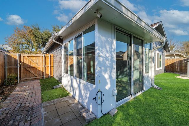 10137 Chapel Ridge Drive, Fort Worth, TX 76116