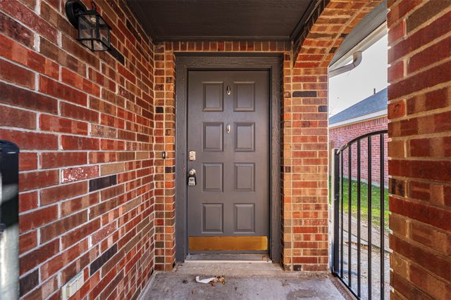 10137 Chapel Ridge Drive, Fort Worth, TX 76116