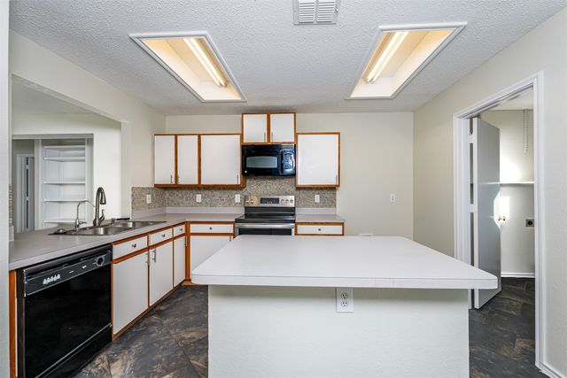 10137 Chapel Ridge Drive, Fort Worth, TX 76116