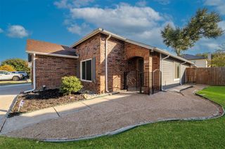 10137 Chapel Ridge Drive, Fort Worth, TX 76116