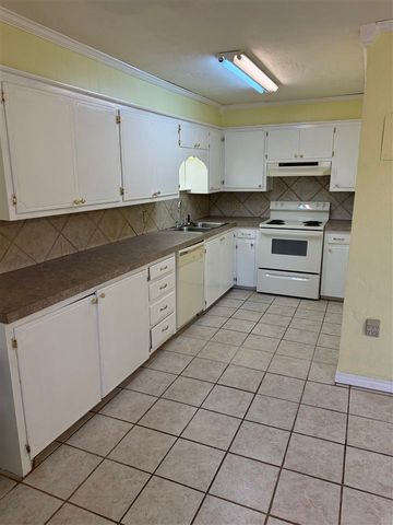 1701 NW Dearborn, Lawton, OK 73542