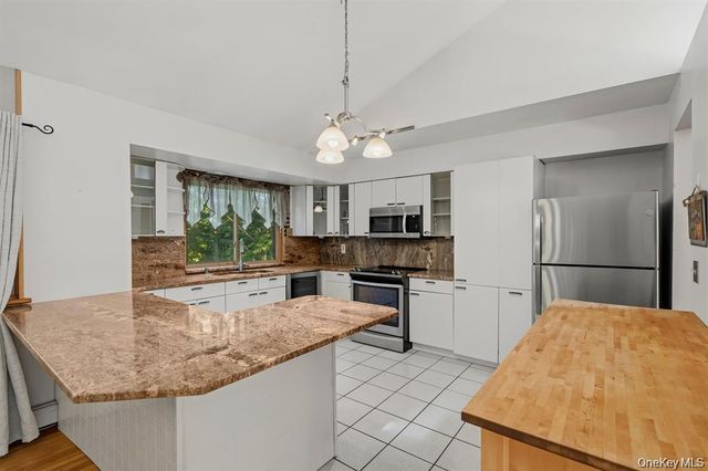 383 Route 32, Woodbury, NY 10917