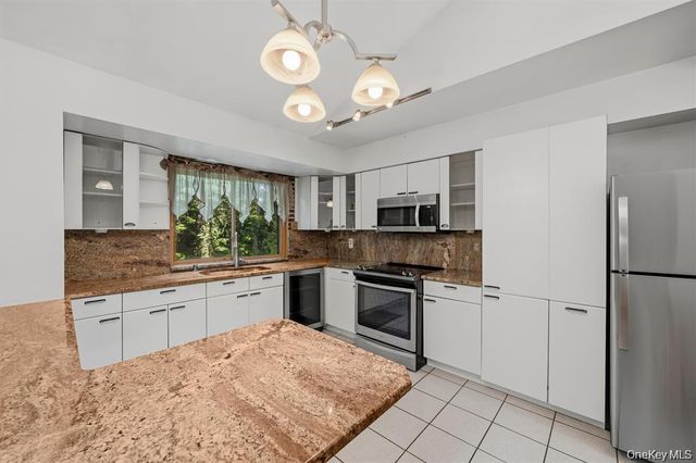 383 Route 32, Woodbury, NY 10917
