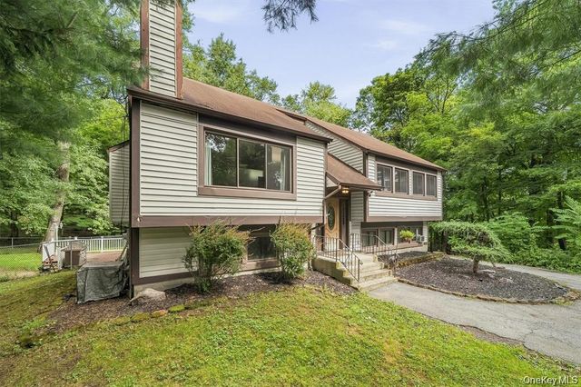 383 Route 32, Woodbury, NY 10917