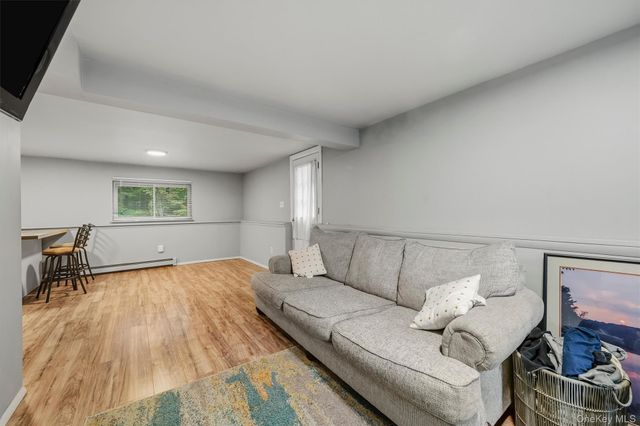 383 Route 32, Woodbury, NY 10917
