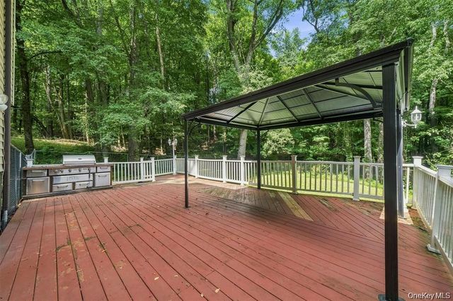 383 Route 32, Woodbury, NY 10917