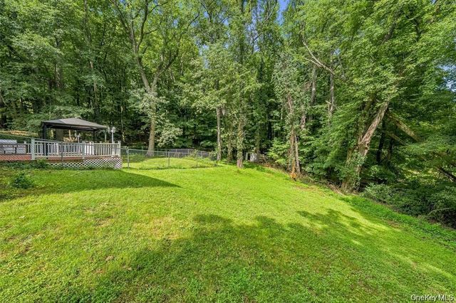 383 Route 32, Woodbury, NY 10917