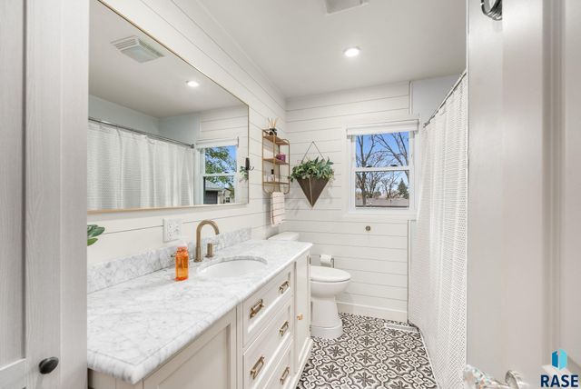 113 S 5th Ave Avenue, Brandon, SD 57005