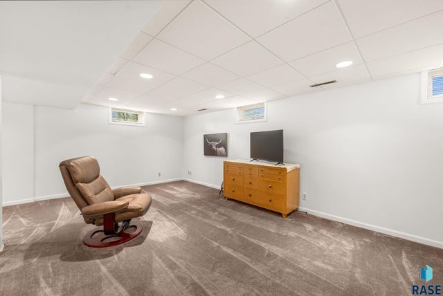 113 S 5th Ave Avenue, Brandon, SD 57005
