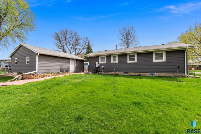 113 S 5th Ave Avenue, Brandon, SD 57005