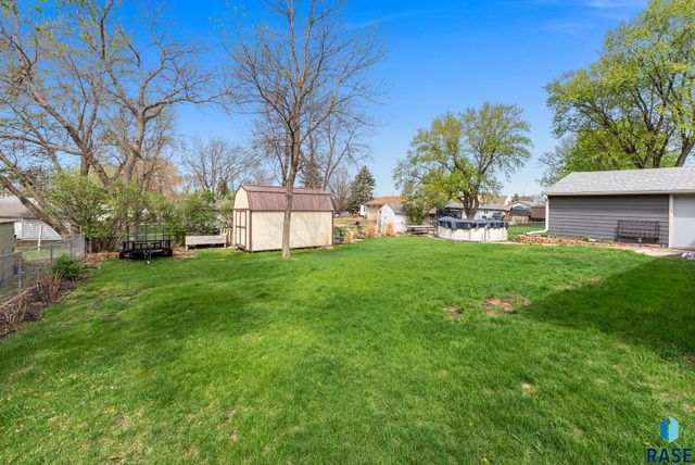 113 S 5th Ave Avenue, Brandon, SD 57005