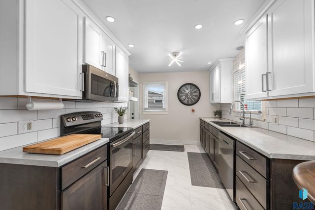113 S 5th Ave Avenue, Brandon, SD 57005