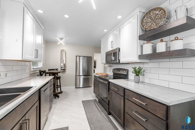 113 S 5th Ave Avenue, Brandon, SD 57005