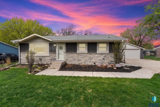113 S 5th Ave Avenue, Brandon, SD 57005