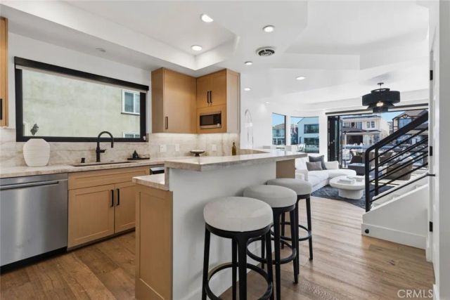 3912 River Ave, Newport Beach, CA 92663