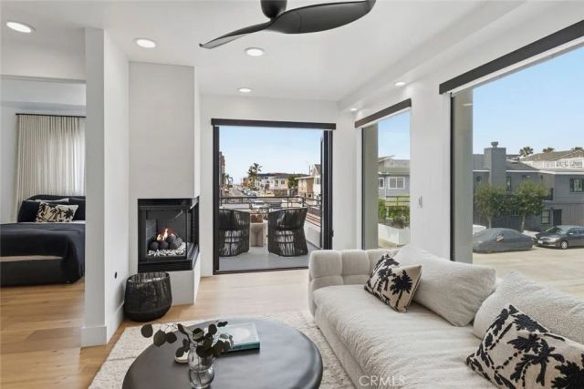 3912 River Ave, Newport Beach, CA 92663