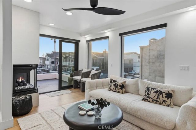 3912 River Ave, Newport Beach, CA 92663