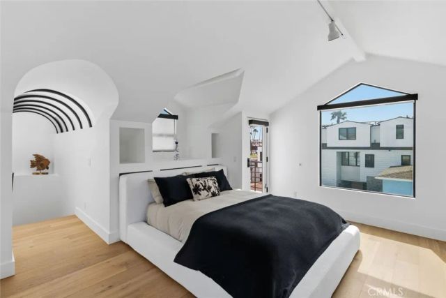 3912 River Ave, Newport Beach, CA 92663