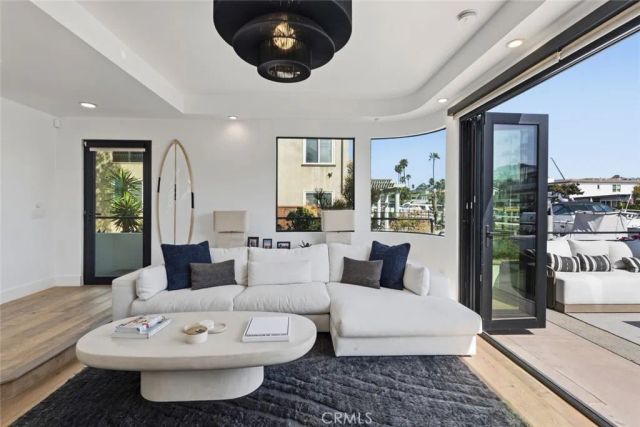 3912 River Ave, Newport Beach, CA 92663