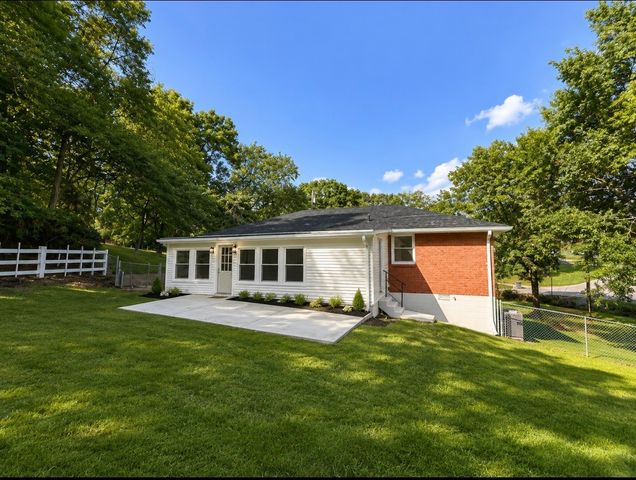 101 Travis St, Hendersonville, TN 37075