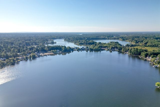 9 Overbrook, Pembroke, MA 02359
