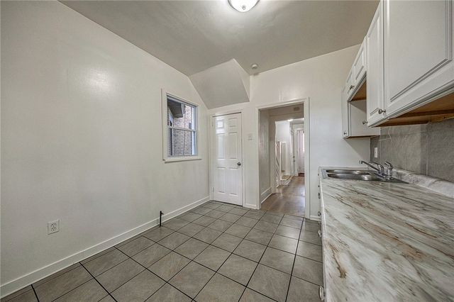 101 W Mcintyre, Perry Hilltop, PA 15214