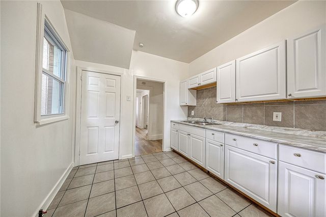 101 W Mcintyre, Perry Hilltop, PA 15214
