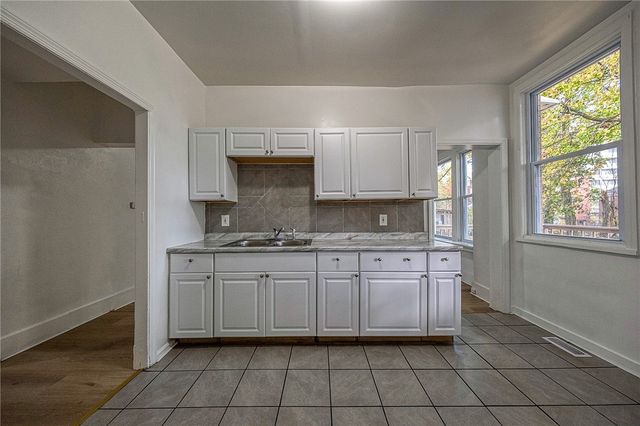 101 W Mcintyre, Perry Hilltop, PA 15214
