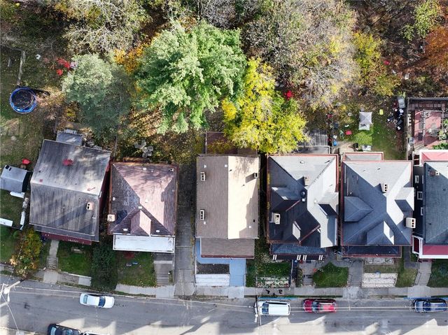 101 W Mcintyre, Perry Hilltop, PA 15214