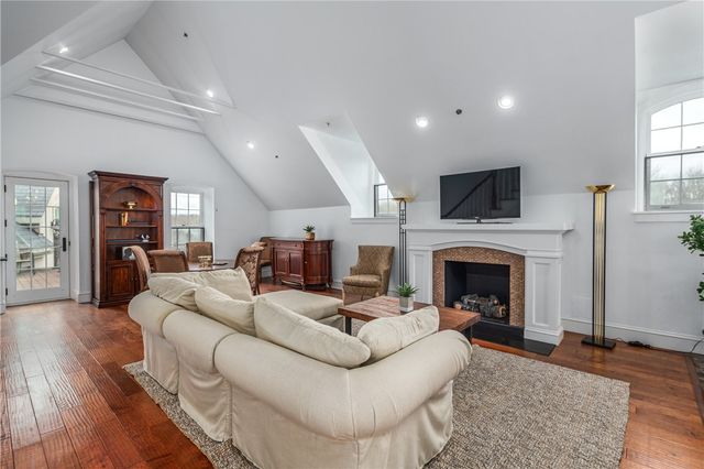 1000 Chapel View Boulevard 312, Cranston, RI 02920