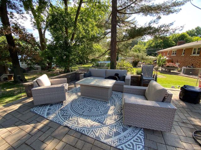 2267 Cherry Lane, Evansville, IN 47725