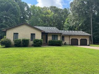 31 Valmoore DR, Poquoson, VA 23662