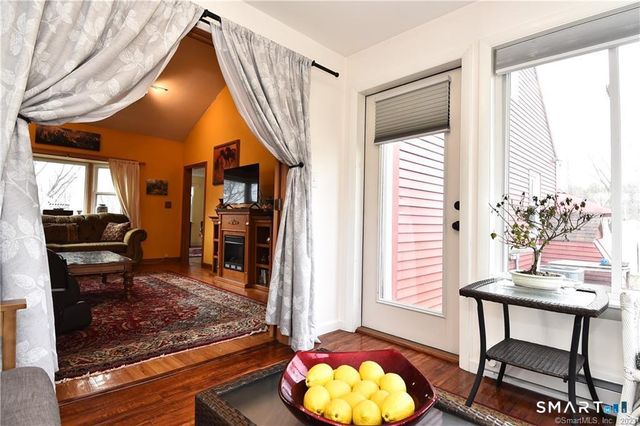 32 Barton Circle, North Haven, CT 06473