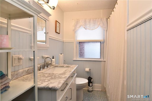 32 Barton Circle, North Haven, CT 06473