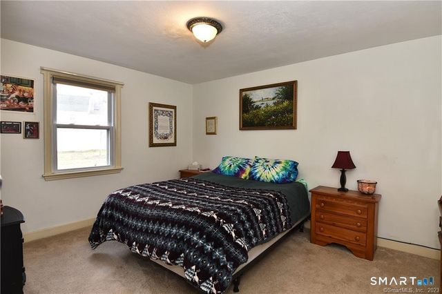 32 Barton Circle, North Haven, CT 06473