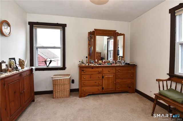 32 Barton Circle, North Haven, CT 06473