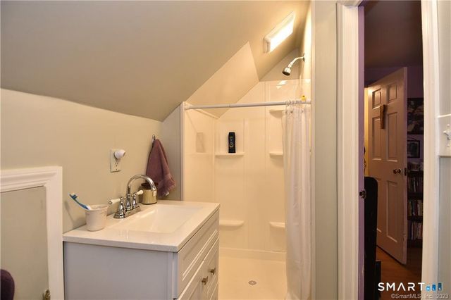 32 Barton Circle, North Haven, CT 06473