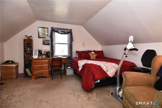 32 Barton Circle, North Haven, CT 06473